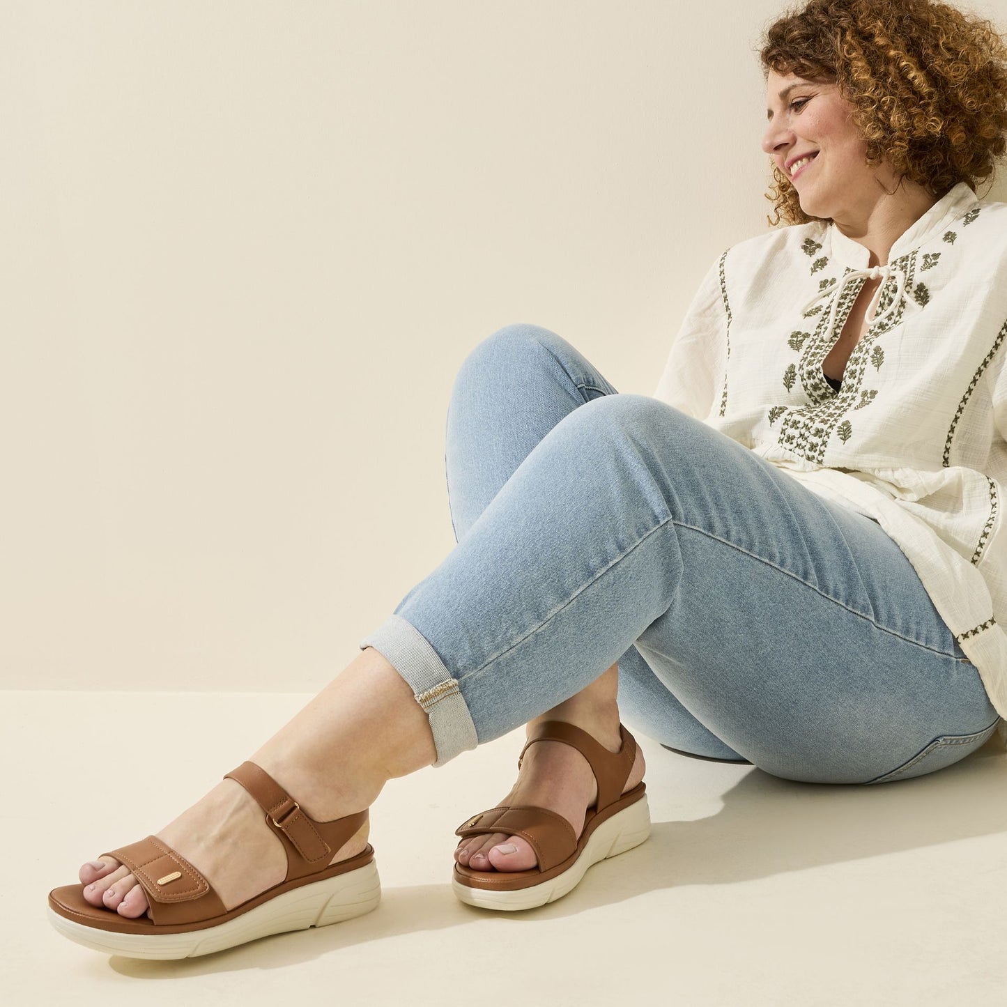 Sandales pieds larges ajustables H - Modele Mia