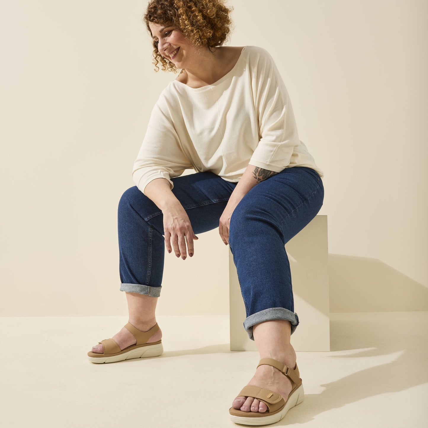 Sandales pieds larges ajustables H - Modele Mia