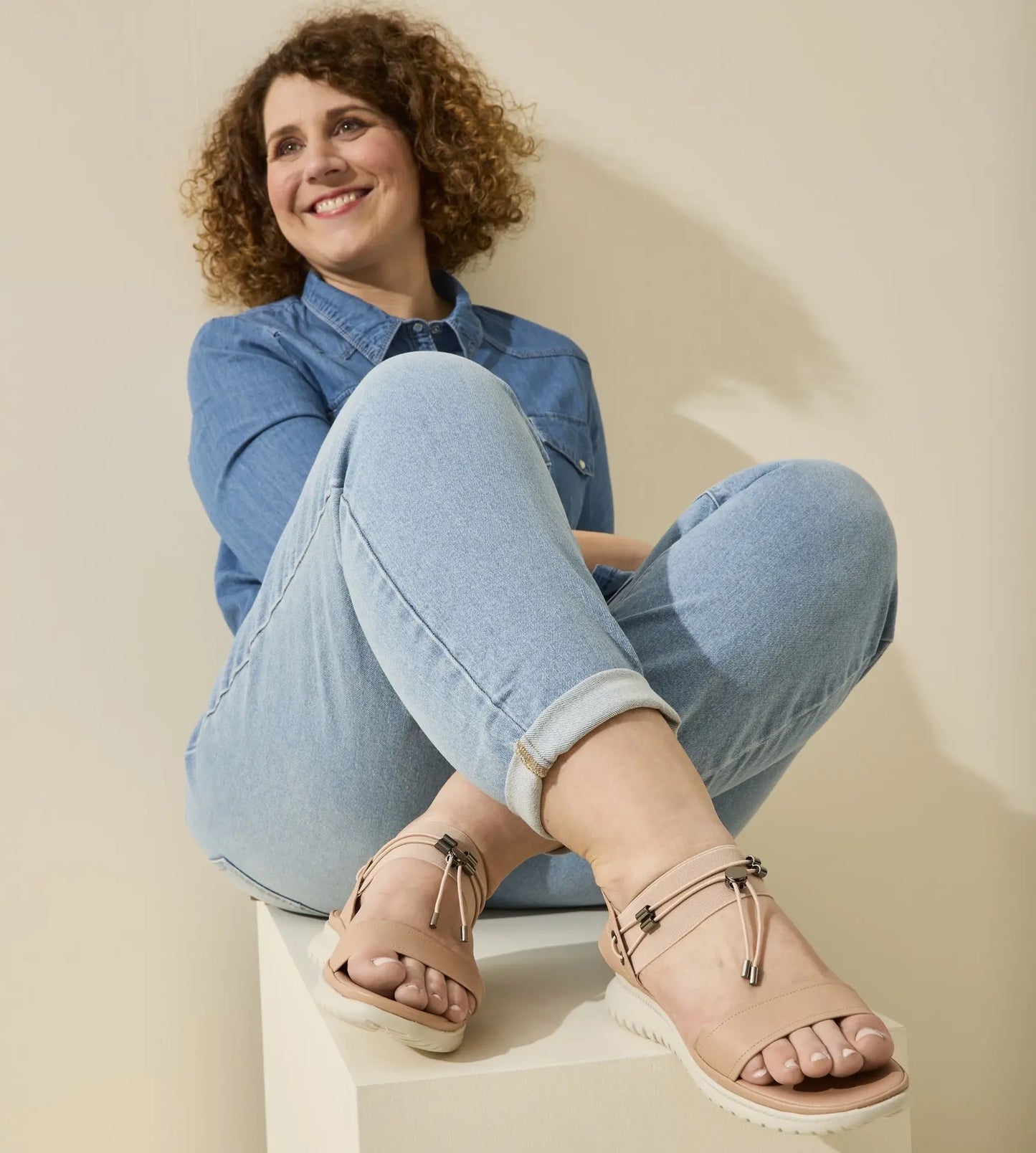 Sandales à bout large ajustables, modèle H - Lou